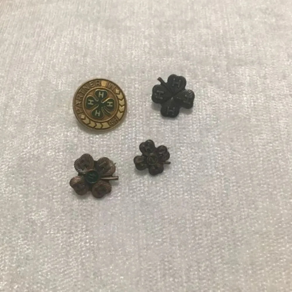 4H Bundle Of Gold Vintage Brooches - Picture 2 of 6